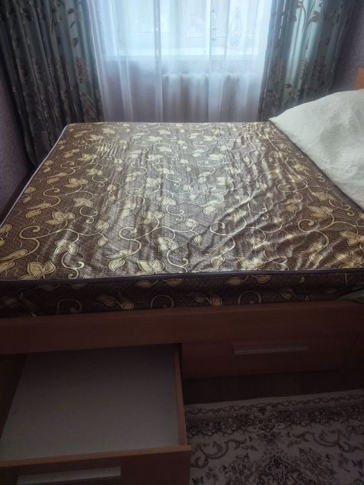2х спальная кровать. Б/у. Размер 160×200. В очень хорошем состоянии