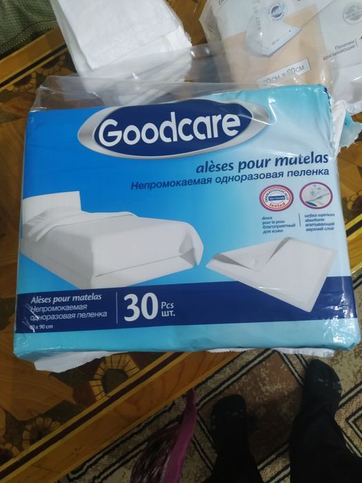 Пелёнки  новые 32 шт и памперсы 6 шт и трусы-памперсы 4 шт