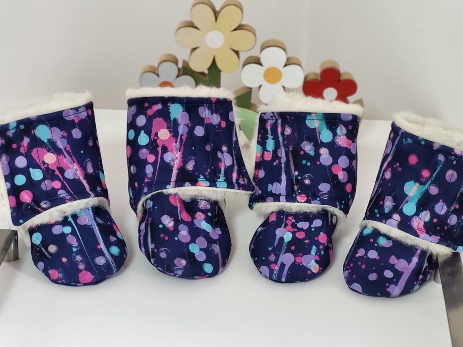 Botoșei babywearing cu lână în interior