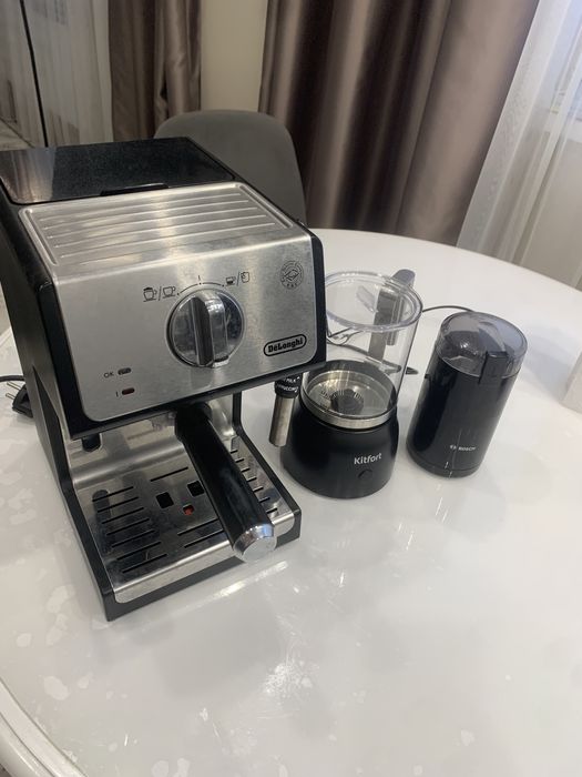 Продам кофе машинку с кофемолкой и капучинатором