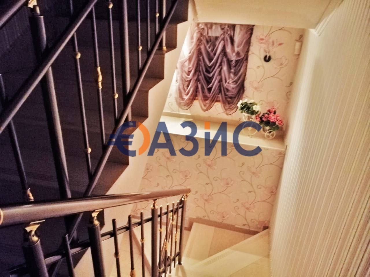Къща в центъра на С. Кошарица-445 кв.м.+двор 1146 кв.м., Общ. Несебър,
