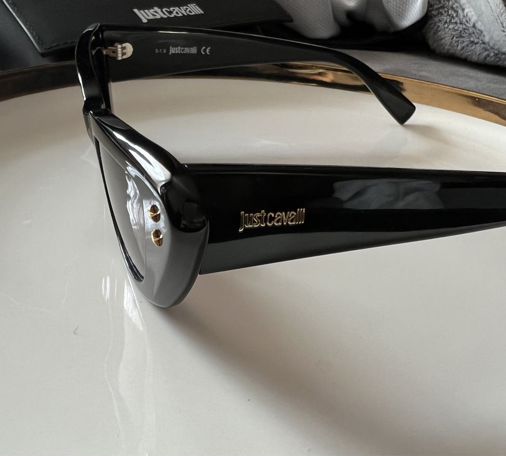 Оригинални слънчеви очила Just Cavalli