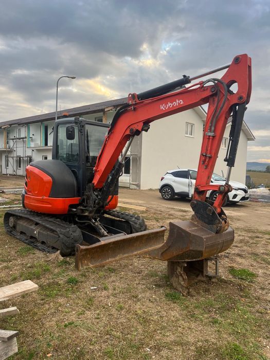 Vand Excavator Kubota U48 si Hitachi ZX280
