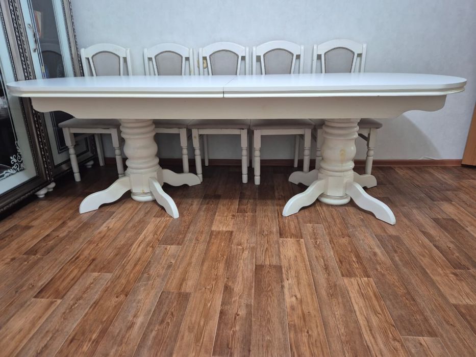 Продается стол для гостиной