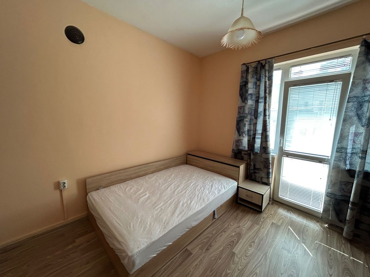 Дава се под наем Етаж от къща в Пловдив, Каменица 1 - 16 кв.м за 153 € - Снимка #1