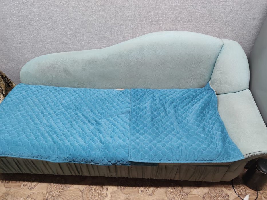 Тахта. Кресло. Отдам даром. Самовывоз.