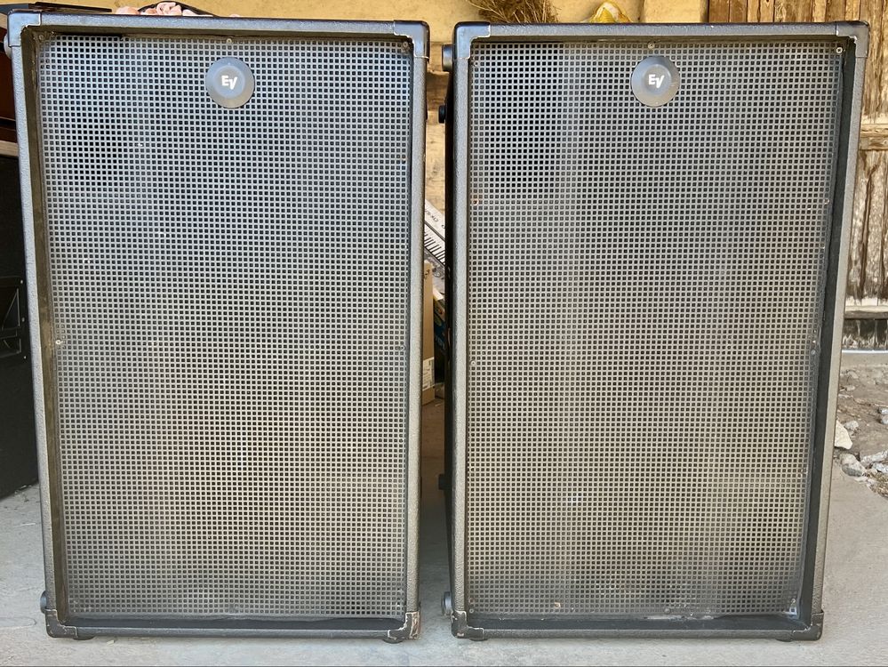 Продавам празни двойни 18 инчови бас каси ELECTRO VOICE