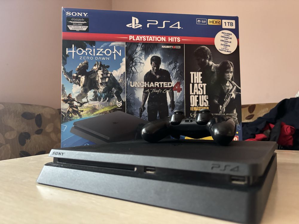 PlayStation 4 Slim – 1TB – Отлично състояние + игри