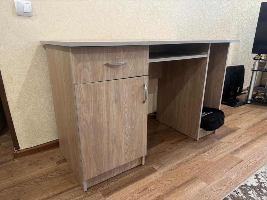 Продам Компьютерный стол