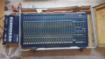 Vând behringer eurodesk mx 3282A