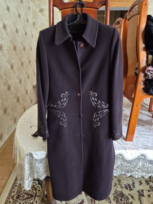 Одежда женская пальто костюмы кофты в отл сост