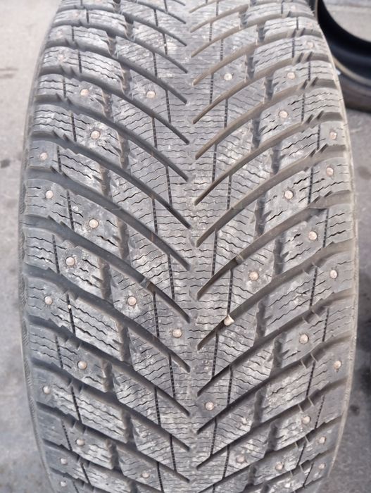 Продается зимние шины 275.45r21 в комплекте 4шт