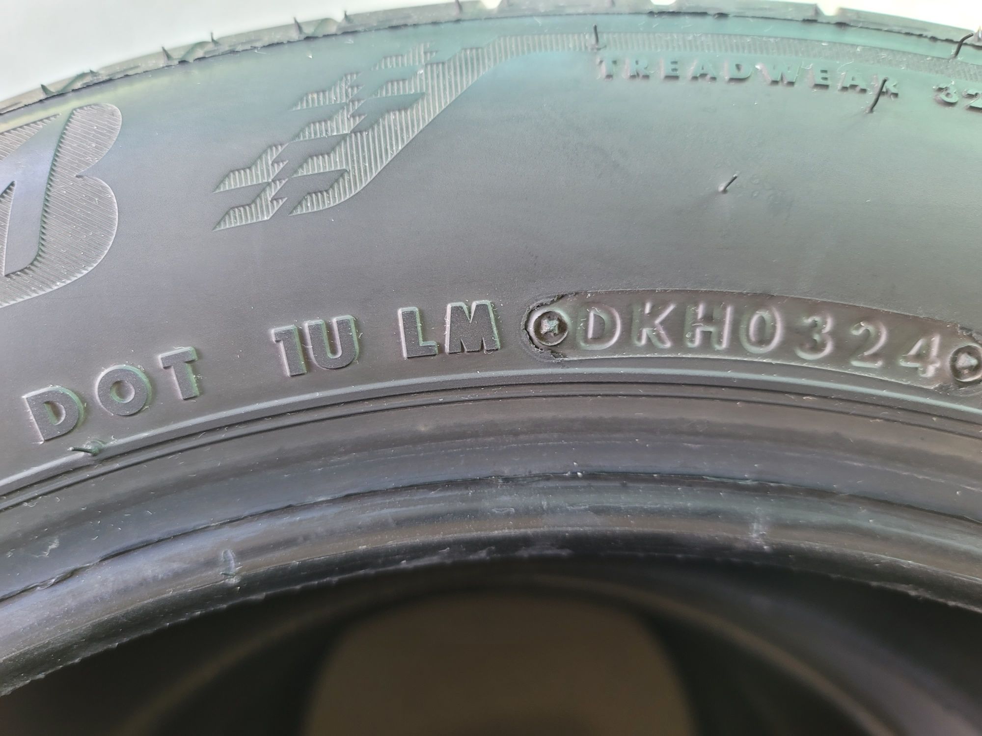 Продам  215/55R17 Bridgestone Turanza