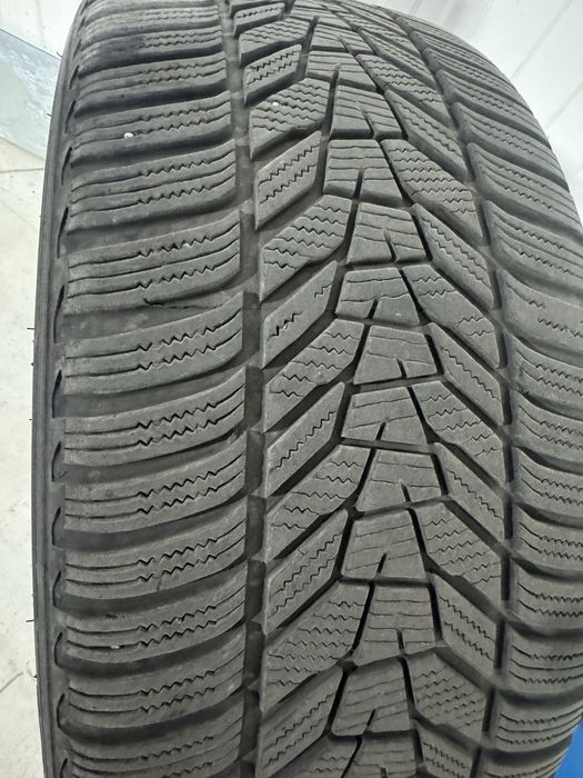 Roti complete iarna Tesla model Y  Jante + anvelope 255/40R20