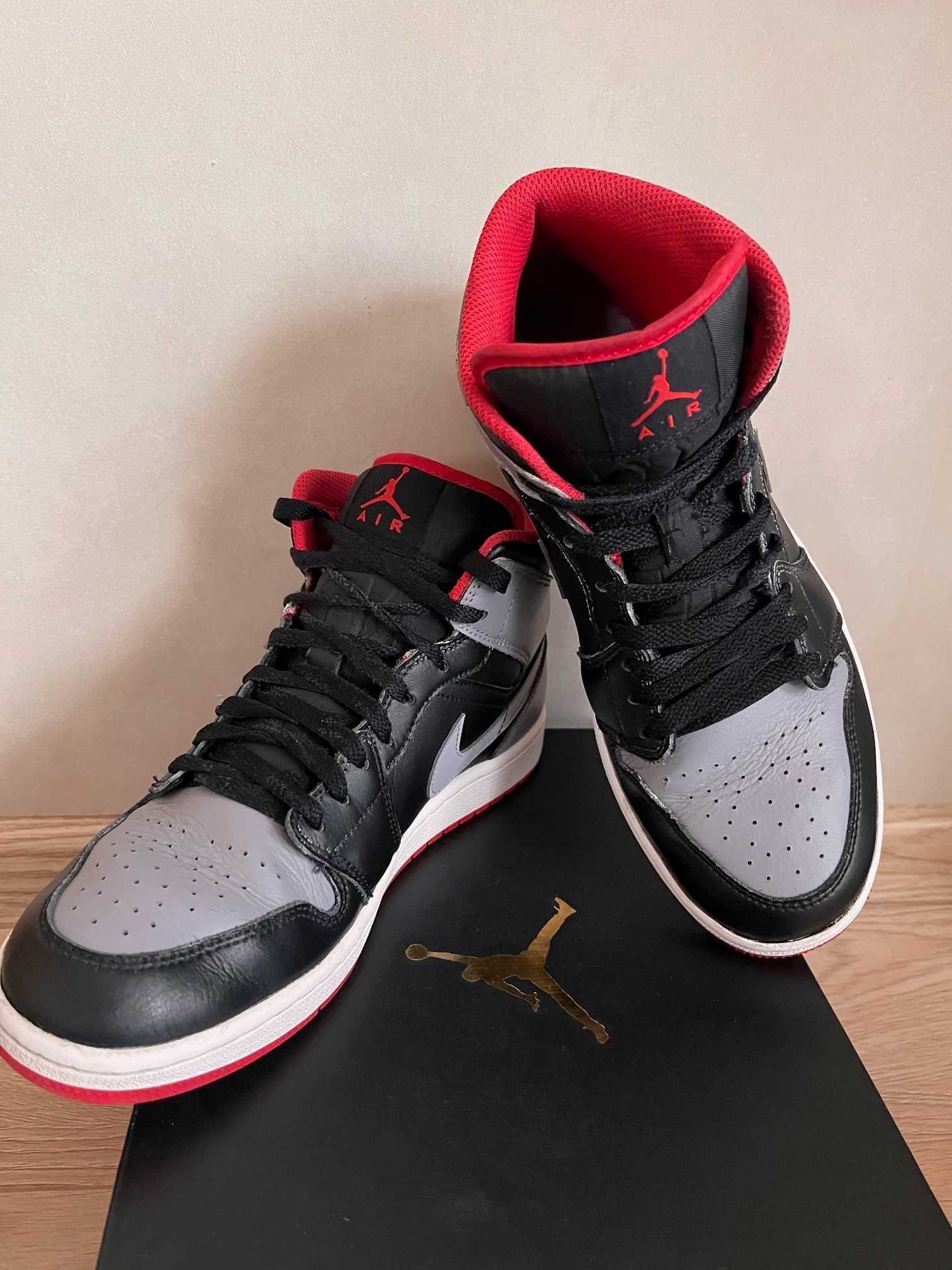 Nike Air Jordan 1 mid  размер EUR42