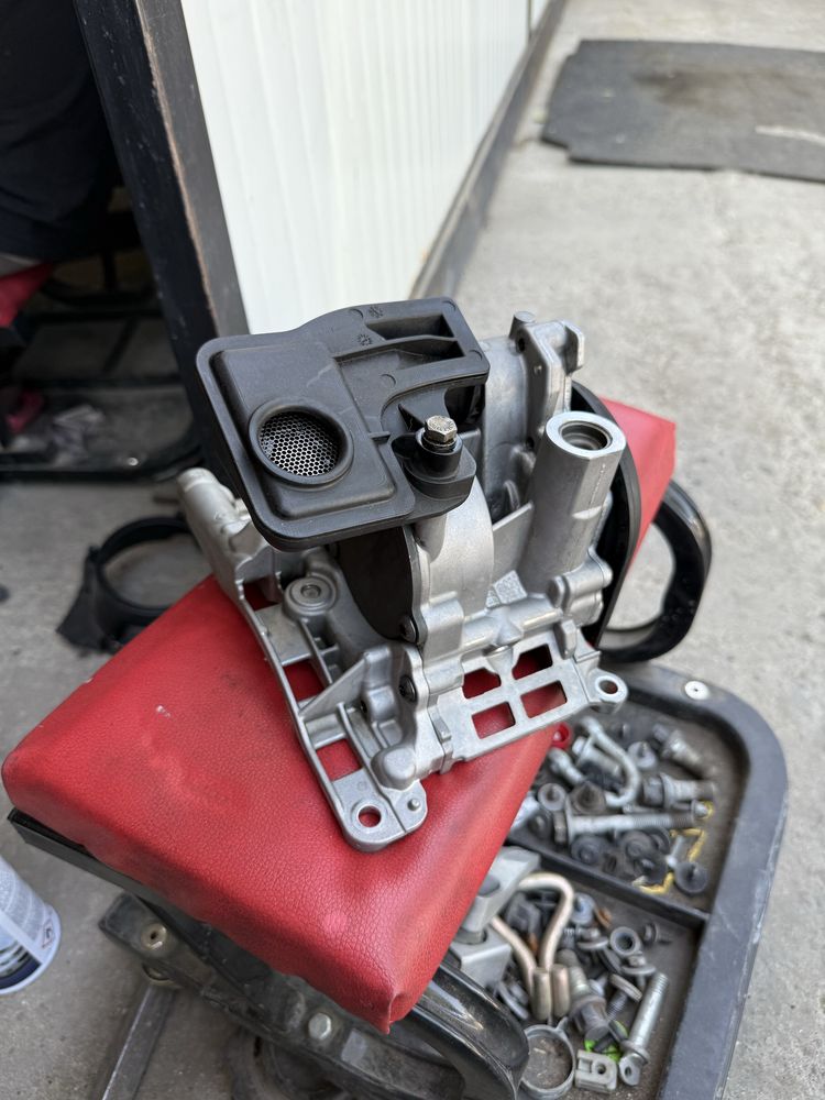 Чисто нова маслена помпа bmw N57D30 530d 535d 640d Н57Д30 помпа