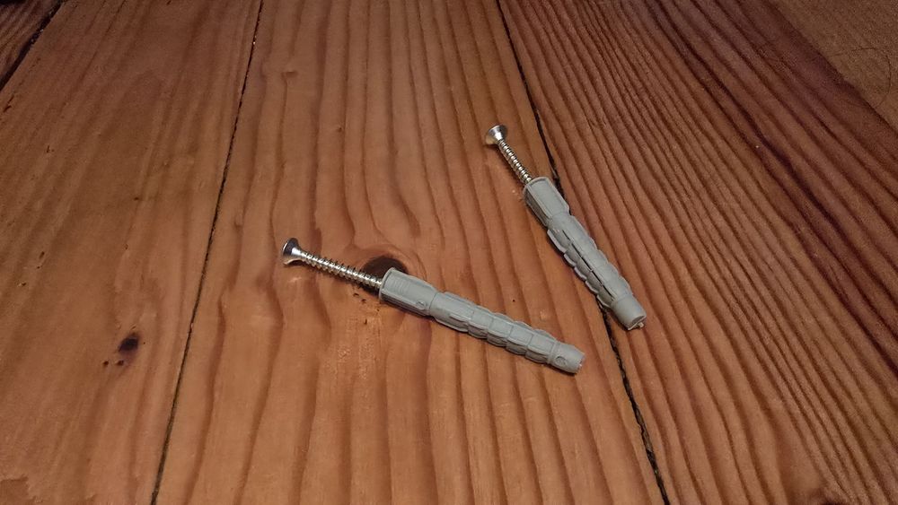 Закачалка за стена