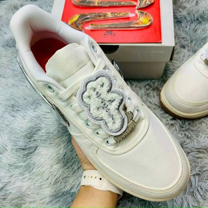 Nike air force 1 x travis scott