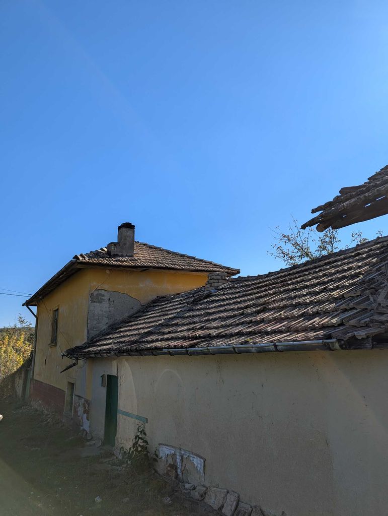 Продава се Къща в с. Голямо ново, Област Търговище - 965 кв.м за 16 €/кв.м - Снимка #1