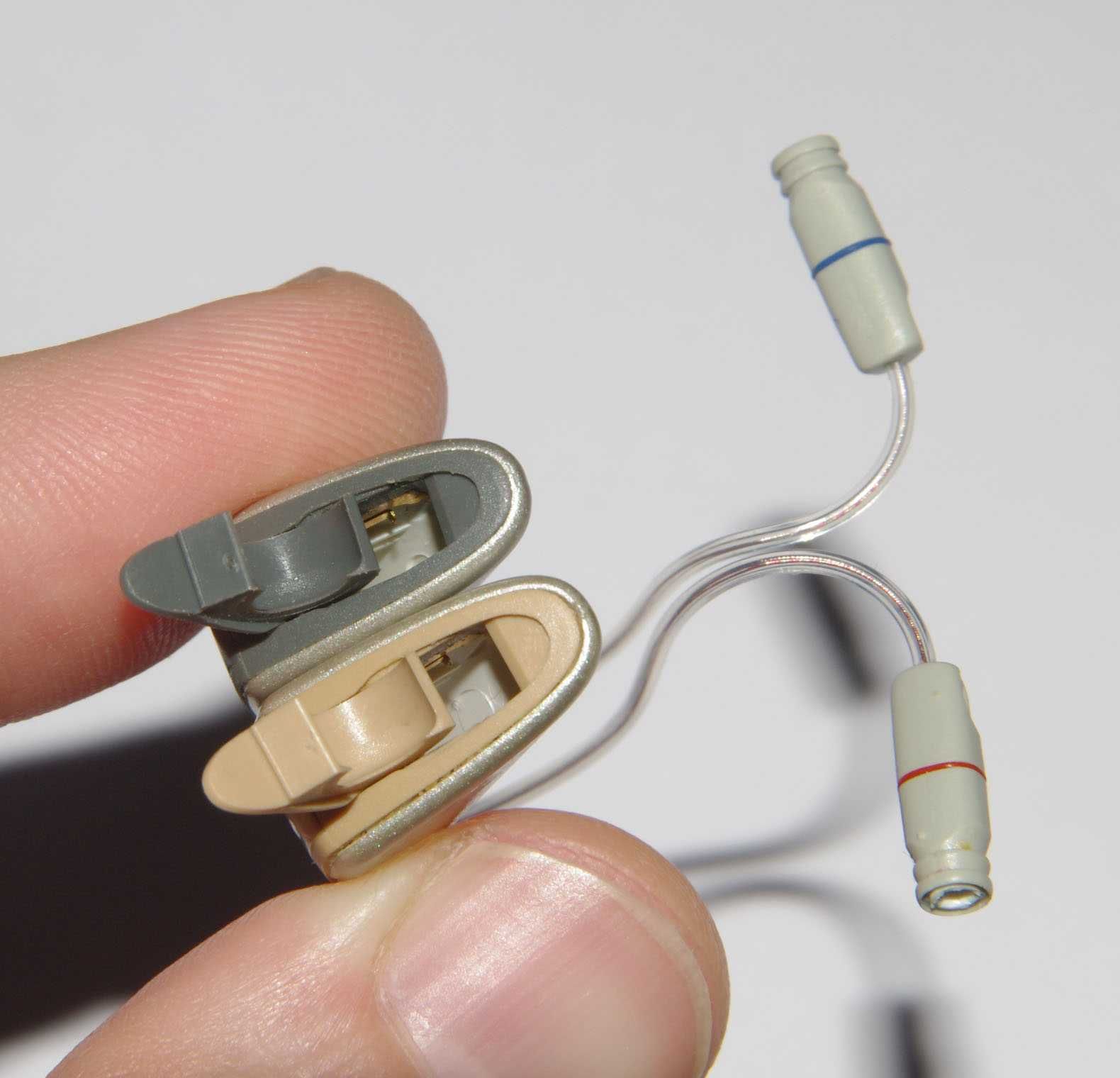 Слухови апаратчета Oticon Delta RIC hearing aid, две двойки апарати