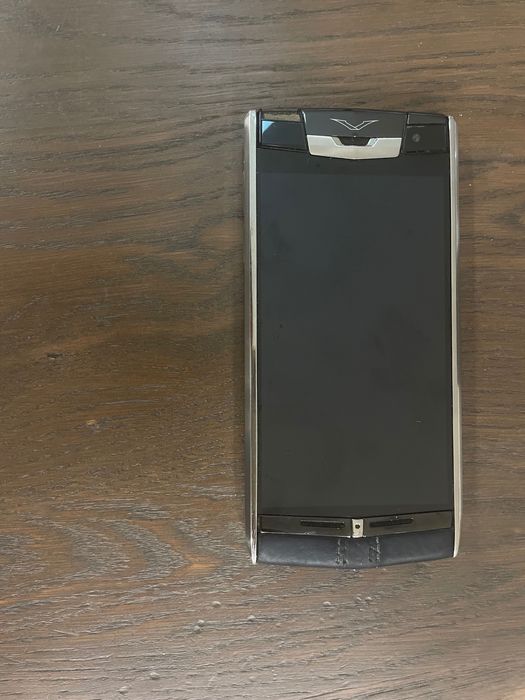 Истински мобилен телефон VERTU
