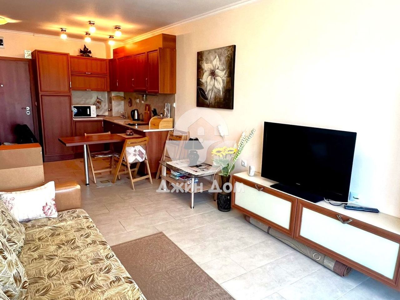 Продава се Двустаен апартамент в к.к. Слънчев бряг - 70 кв.м за 1015 €/кв.м - Снимка #2