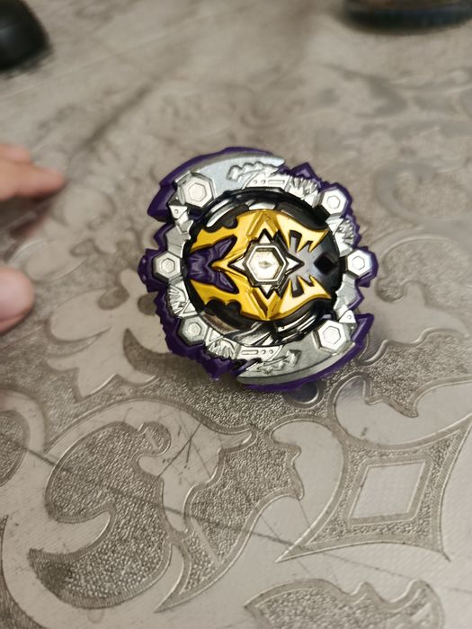 Бейблейд айд почти новый не сломай 3 сезон очень сильный