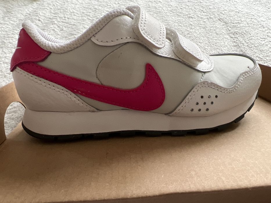 Нови Детски маратонки Nike MD Valiant-