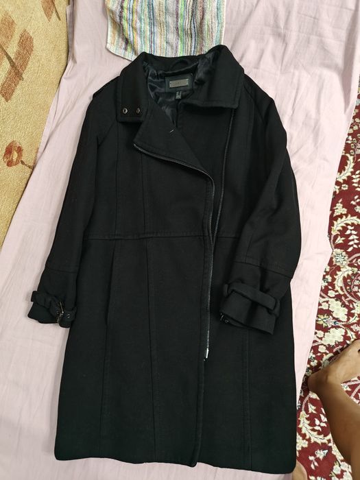 Продам демисезонные пальто от Mango