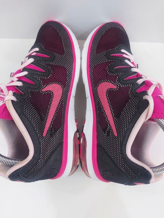 Дамски маратонки NIKE. Номер 40