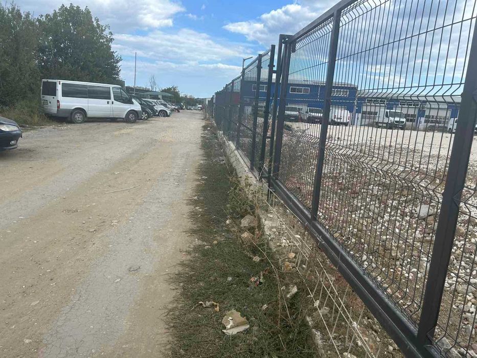 Промишлен парцел за строителство в близост до Метро