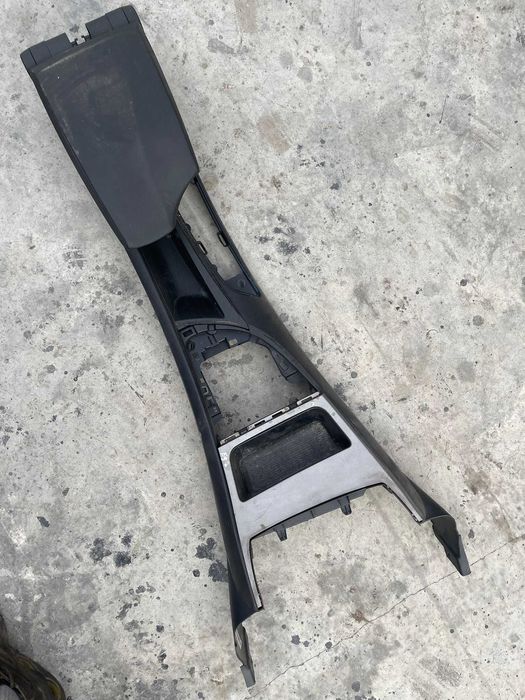 Coti­eră piele BMW E60 2003–2010 – piele neagră – stare impecabilă