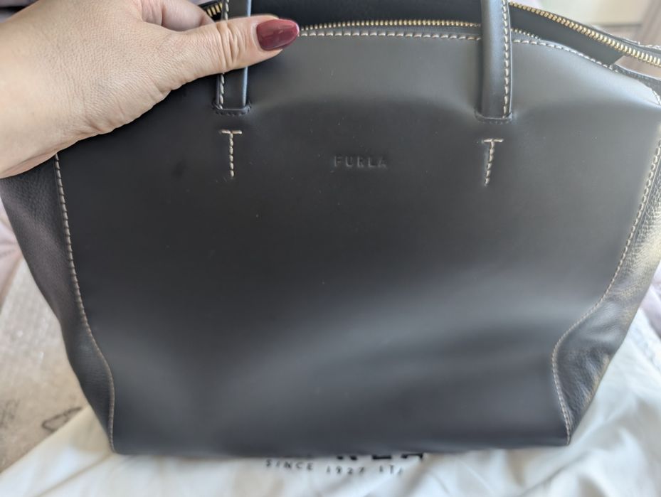 Furla Кожена шопинг чанта Regina
