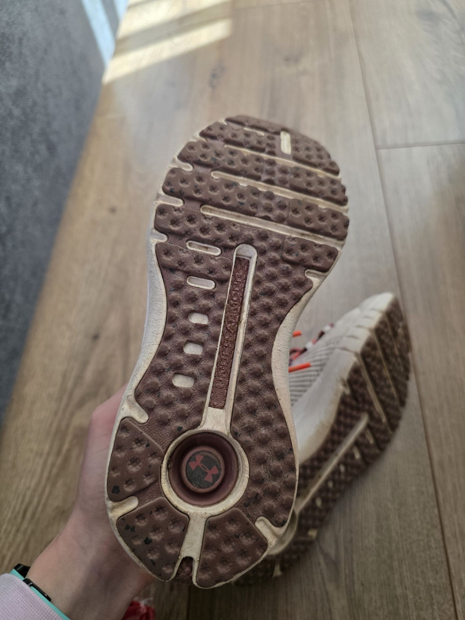 Маратонки UNDER ARMOUR с Bluetooth