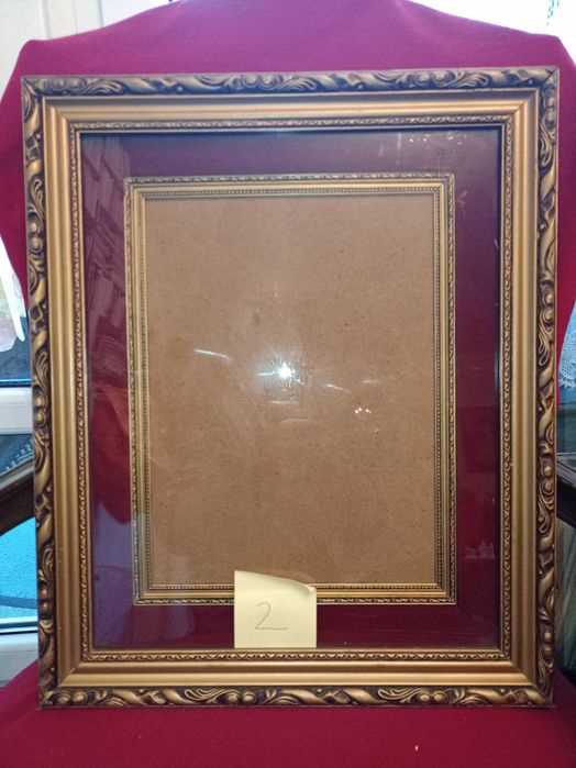 Орехова рамка за картина с дърворезба 3D- Виж описанието!