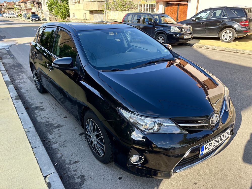 Автомобил Toyota Auris