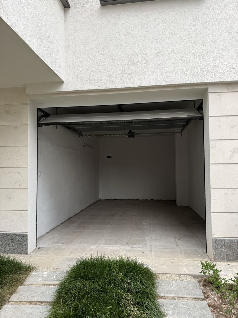 Дава се под наем Гараж / Паркомясто в София, Витоша - 25 кв.м за 178.5 € - Снимка #7