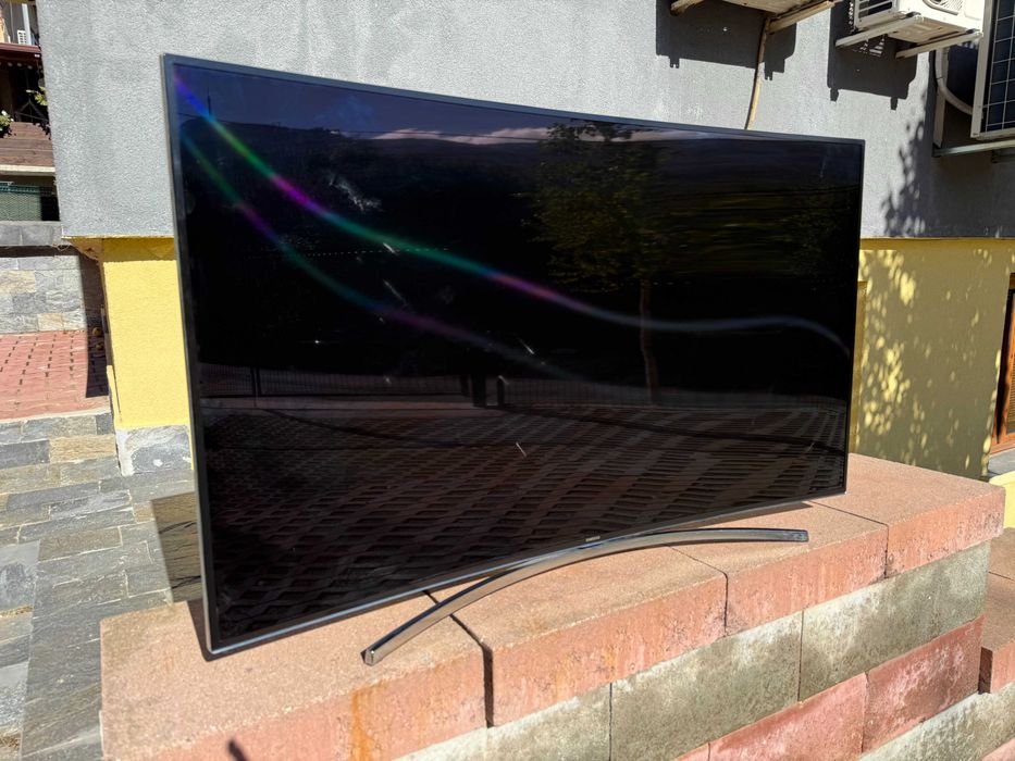 Tелевизор Samsung UN55H8000
55" curved