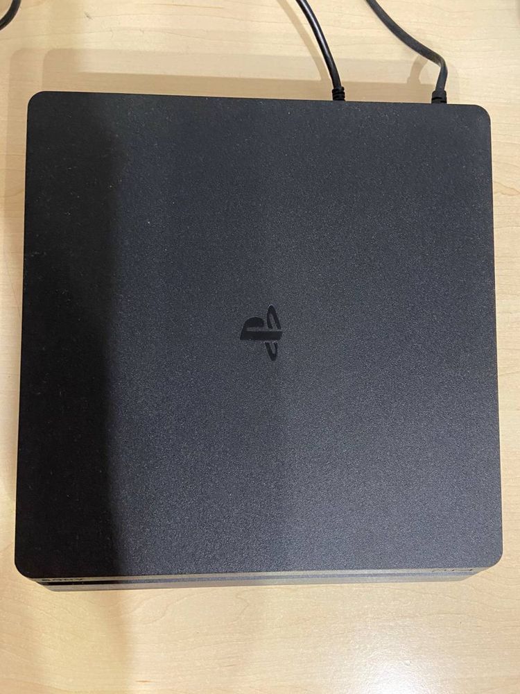 Sony PlayStation 4 Slim 1TB