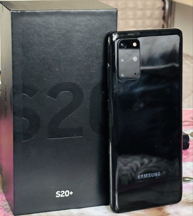 Продавам Samsung S20+