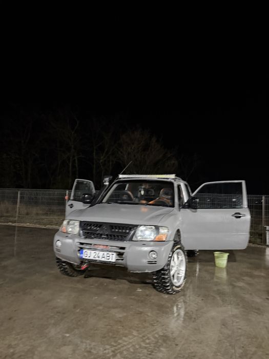 Vand mitshubisi pajero mk3 cu motor m57 rog a se citi descrerea
