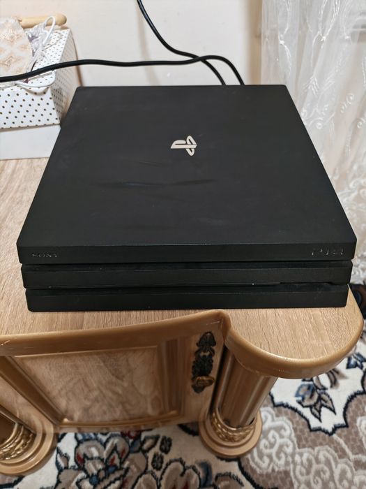 Plastation 4 Pro xolati yaxshi igralari bor bemalol tashlatib