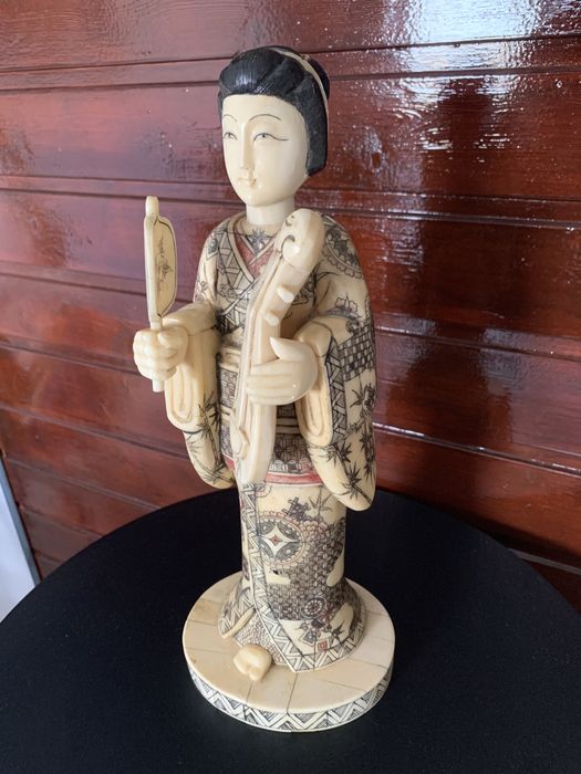 Винтидж китайска фигура от кост, 33 см,1960-70г.