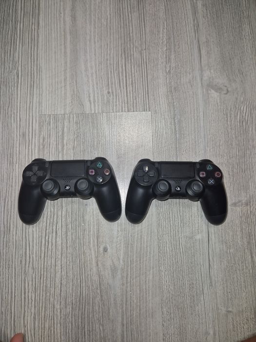 Ps 4 cu două manete + stație de încărcare
