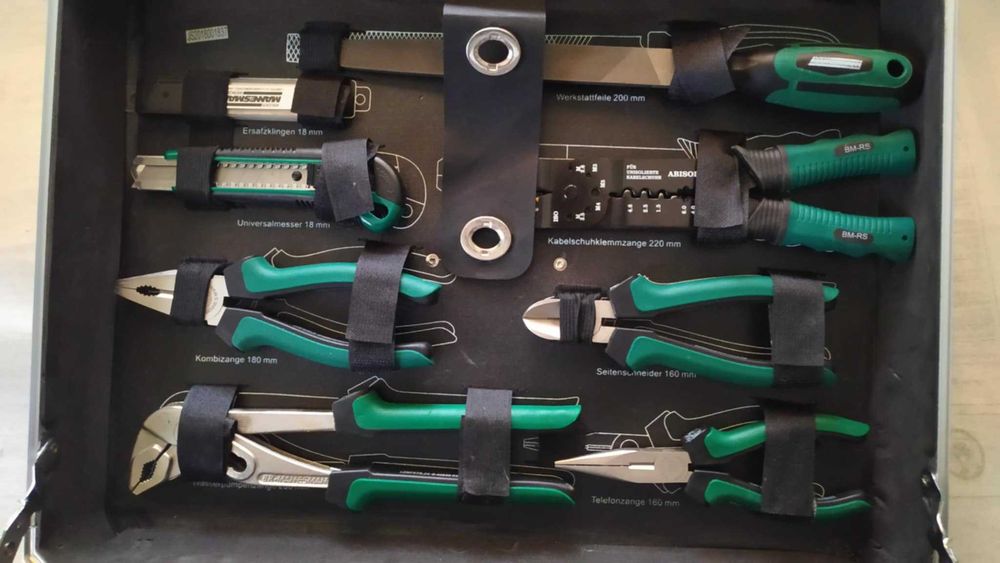 НОВ Метален куфар Mannesmann с НЕПОЛЗВАНИ инструменти,108 части.