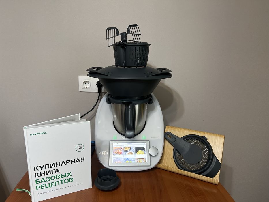 Продаю Термомикс 6, со всеми насадками, Кулинарная книга в подарок,б/з
