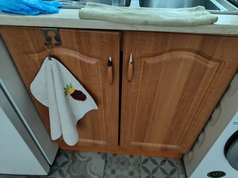 Продавам ъглова кухня.