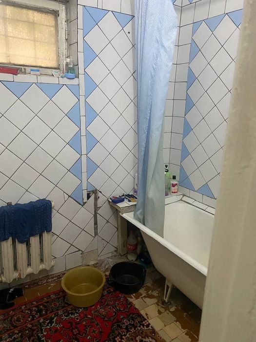 Продам чил наккошлик 3 хона 1 этаж 4 этажлий дом