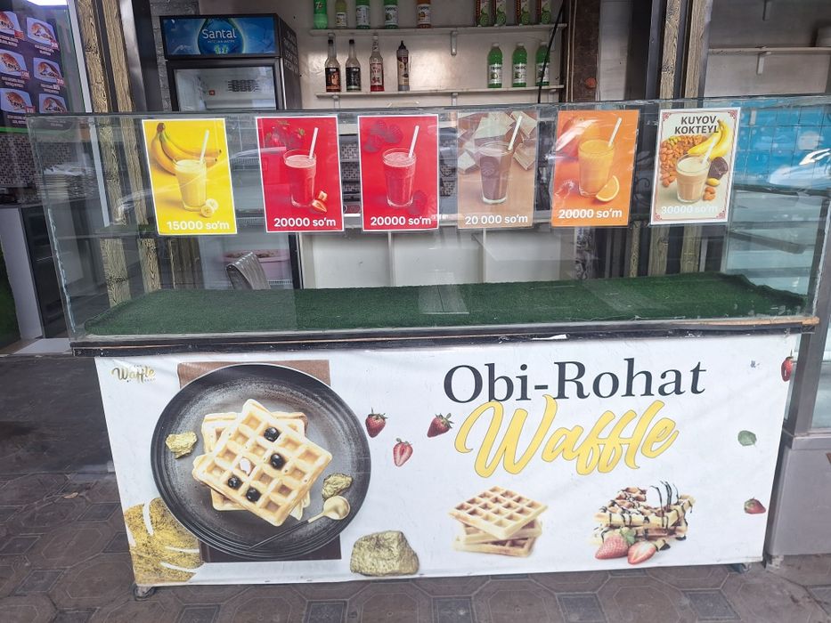 Vitirina xoladelnik va stol