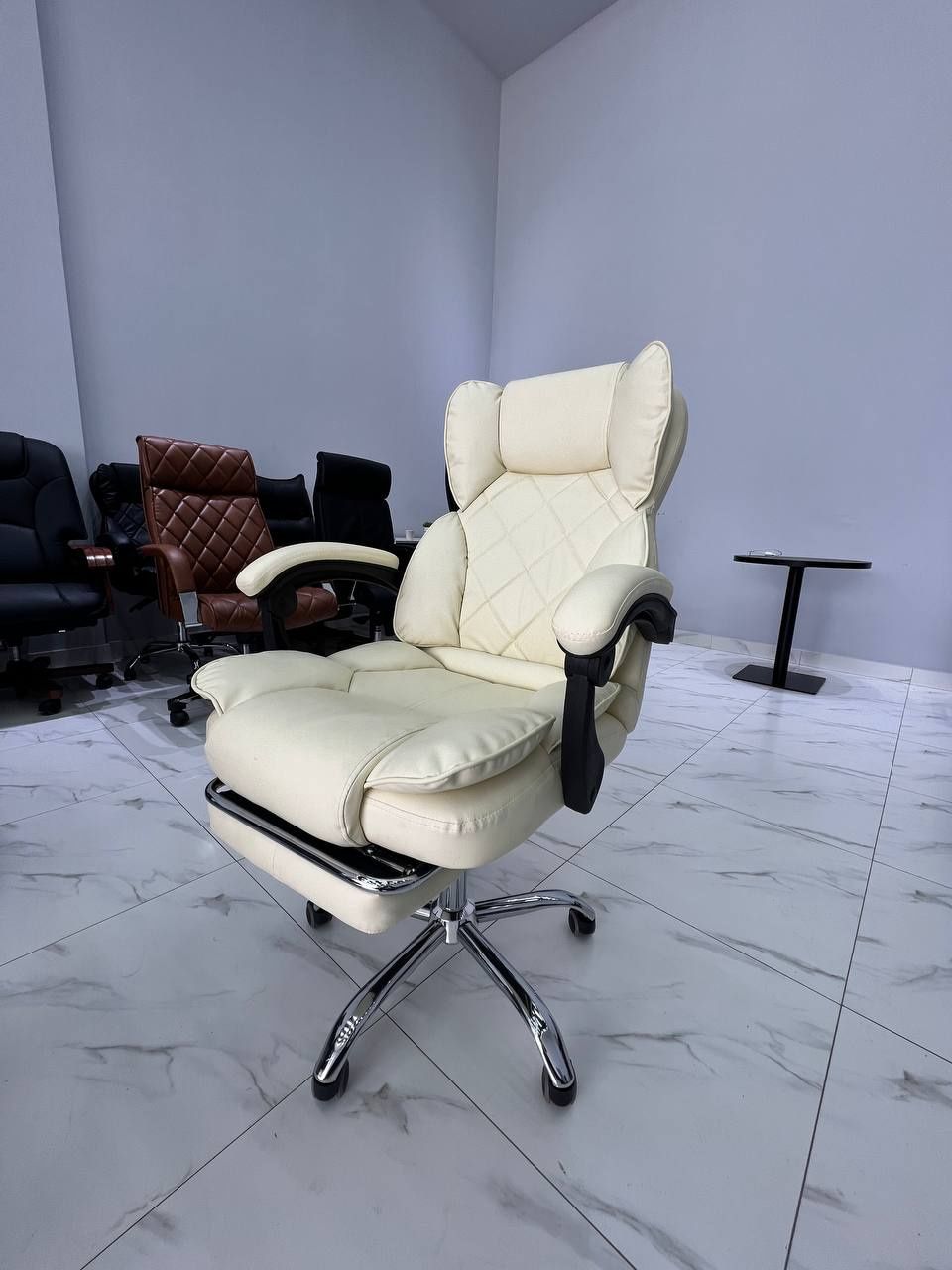 Офисное кресло model elit
